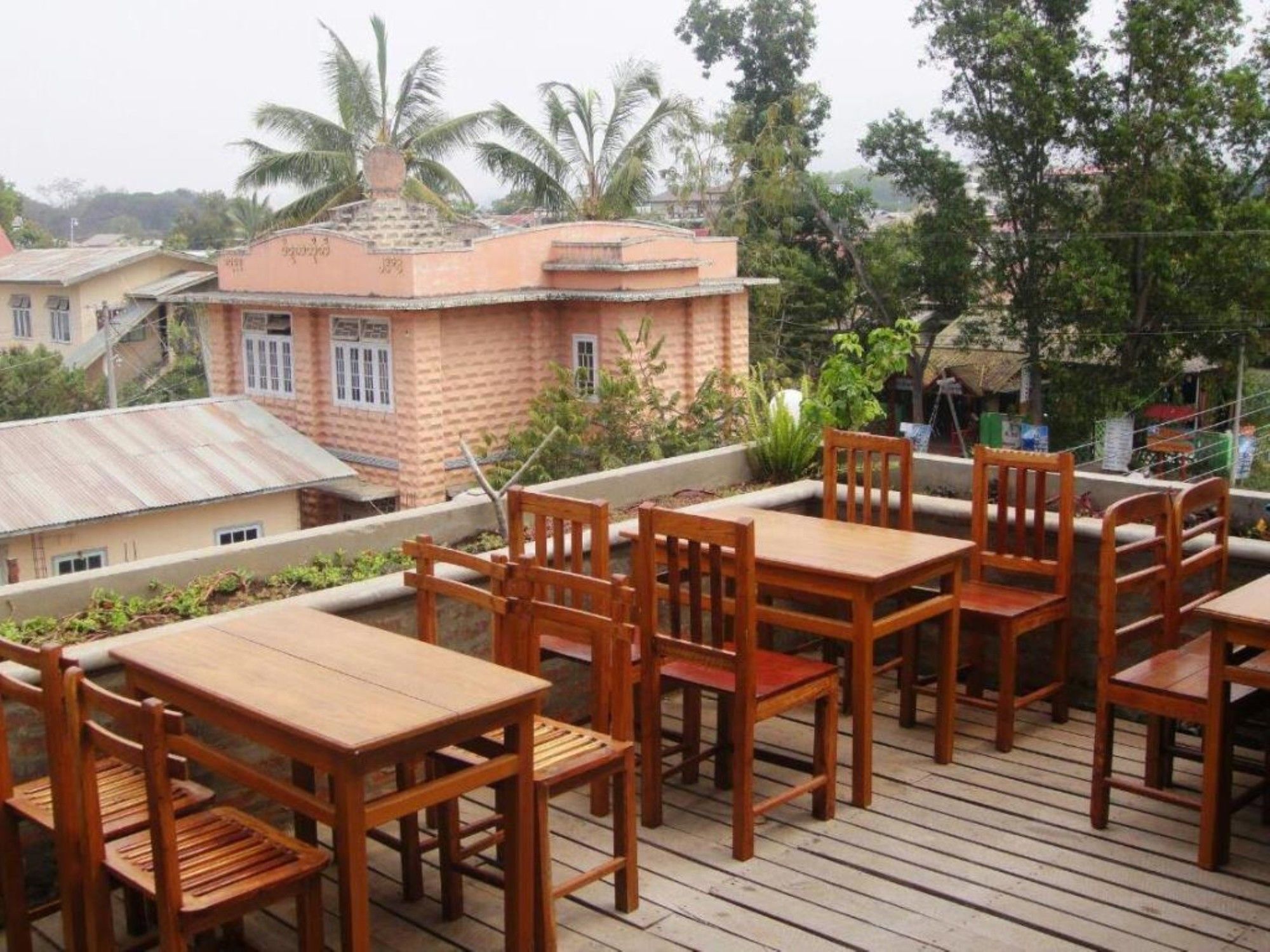 Three Seasons Inn & Spa Nyaung Shwe Exterior photo